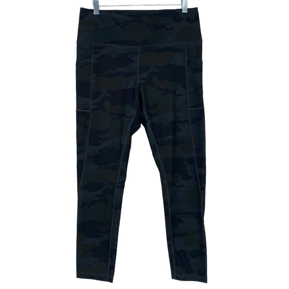 Reebok black & dark gray camo workout athletic cropped leggings, Large
